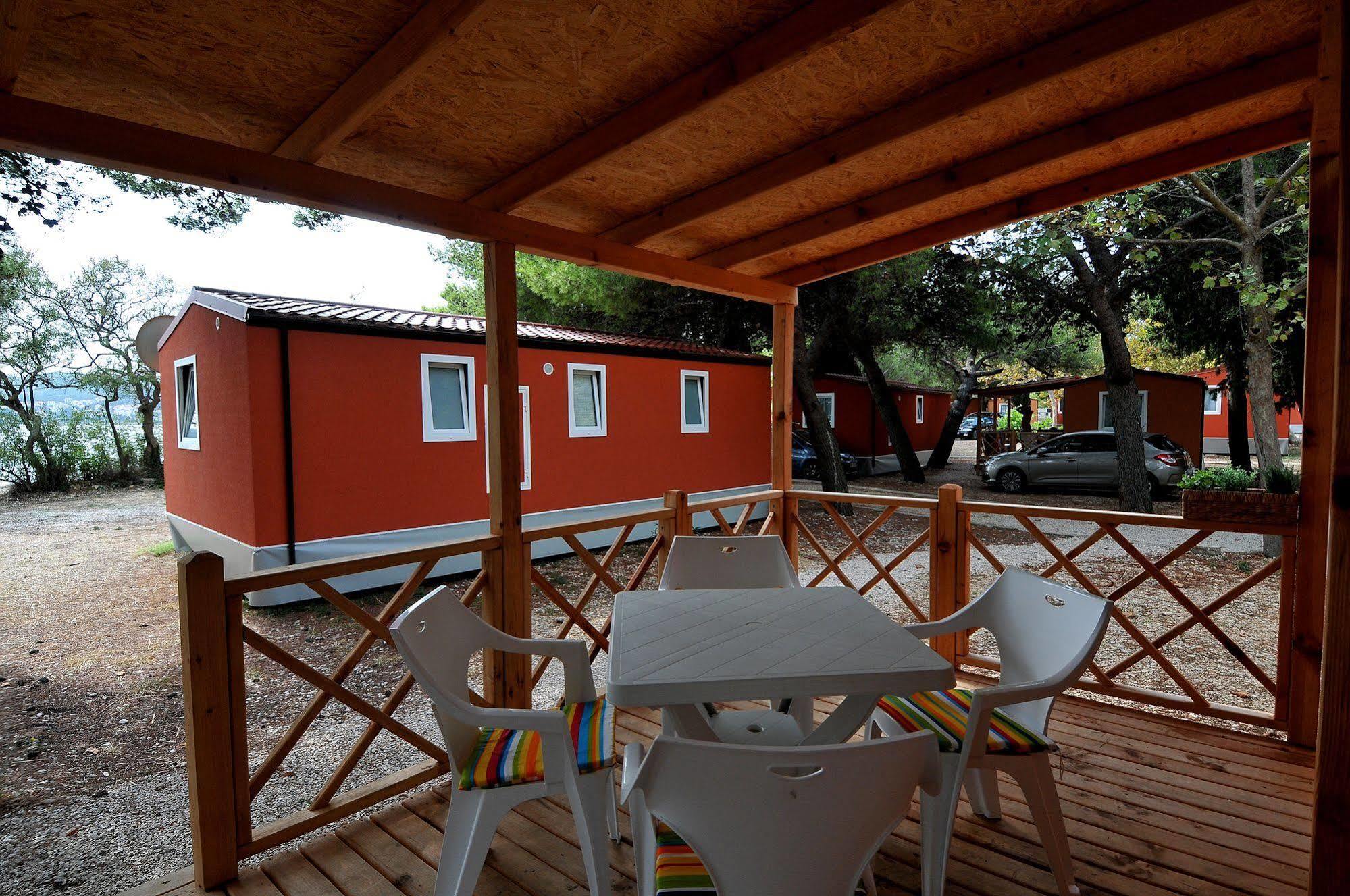 Camp Perna Hotel Kuciste Ngoại thất bức ảnh