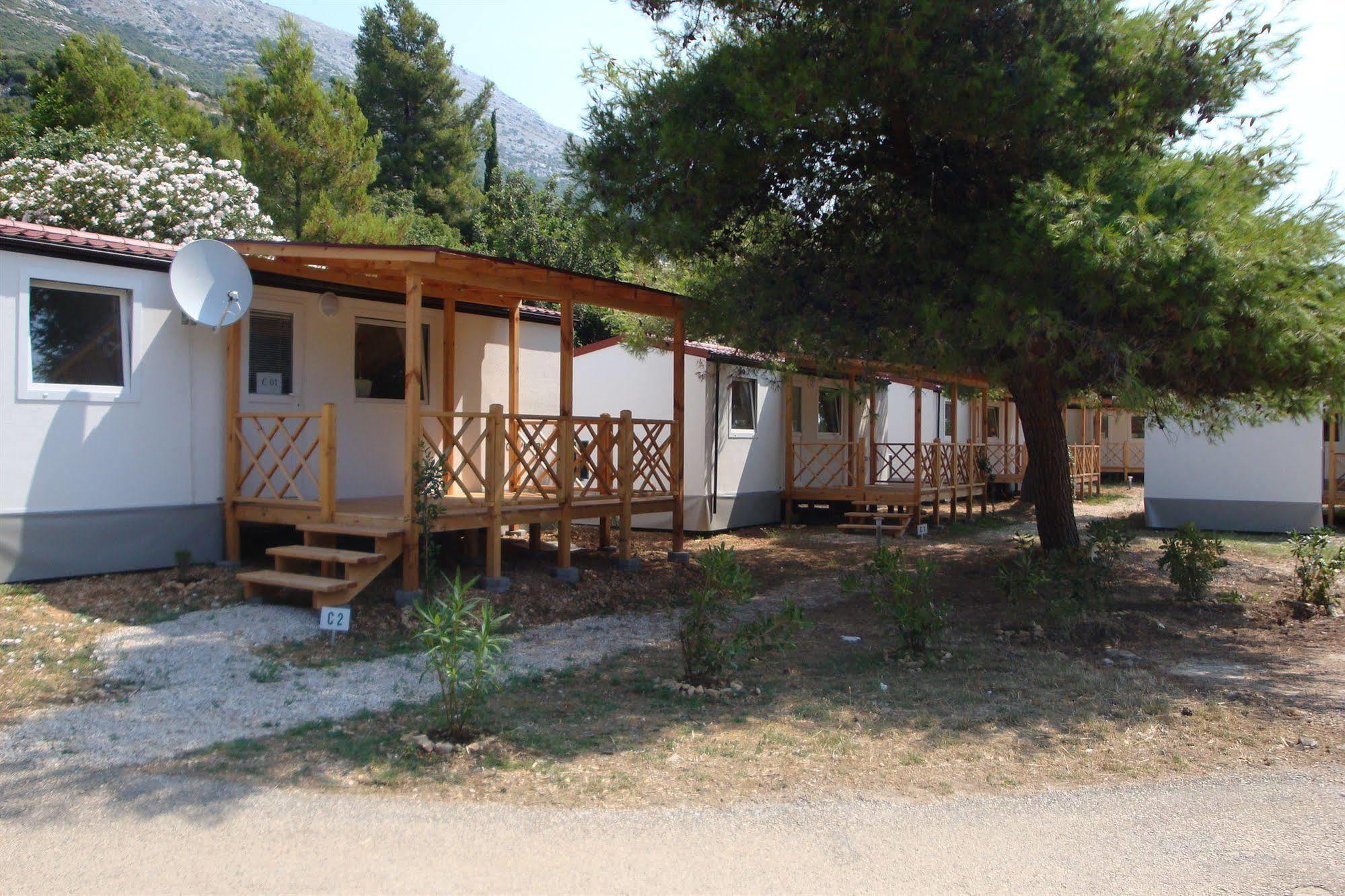 Camp Perna Hotel Kuciste Ngoại thất bức ảnh