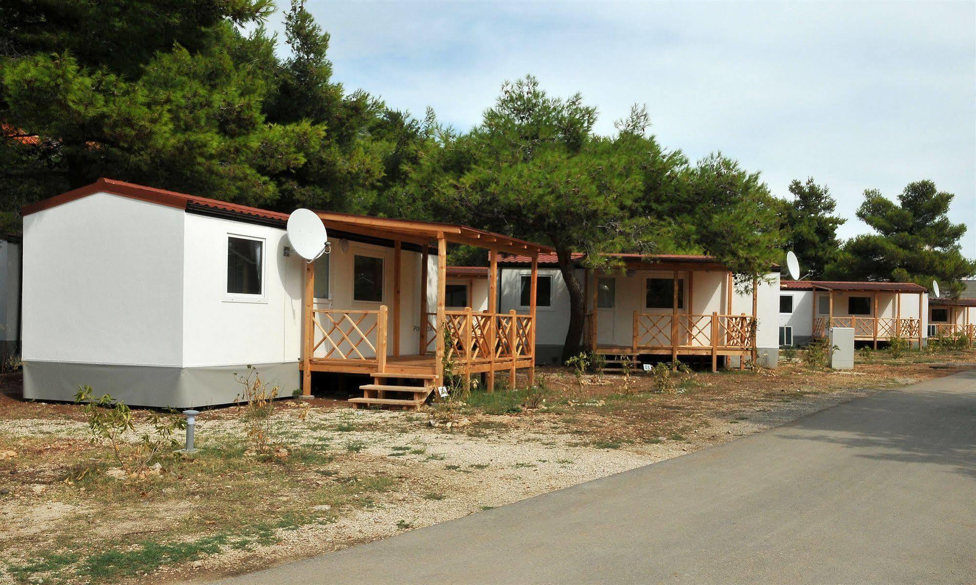 Camp Perna Hotel Kuciste Ngoại thất bức ảnh